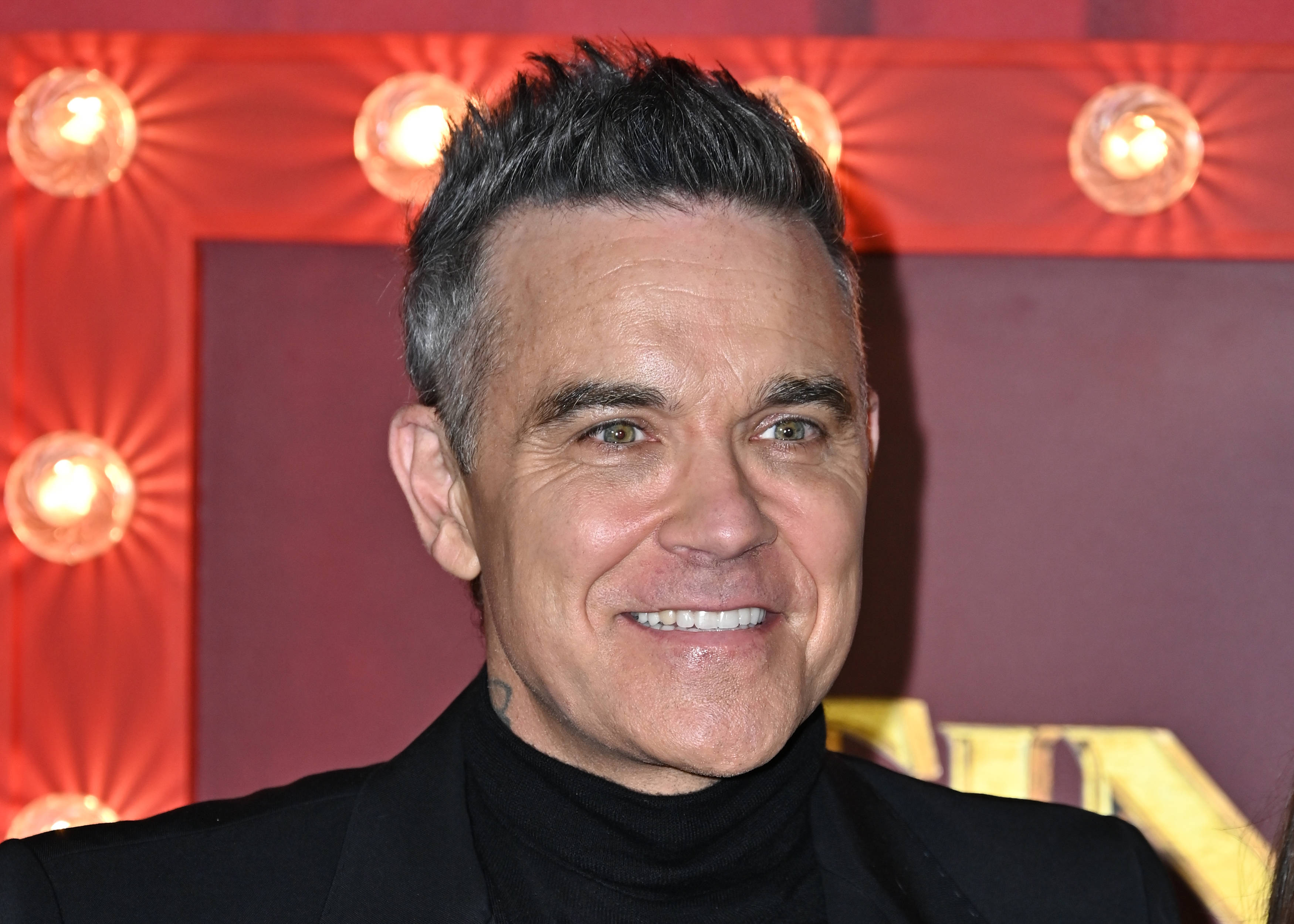 Робби Уильямс выпустил первый альбом за 10 лет